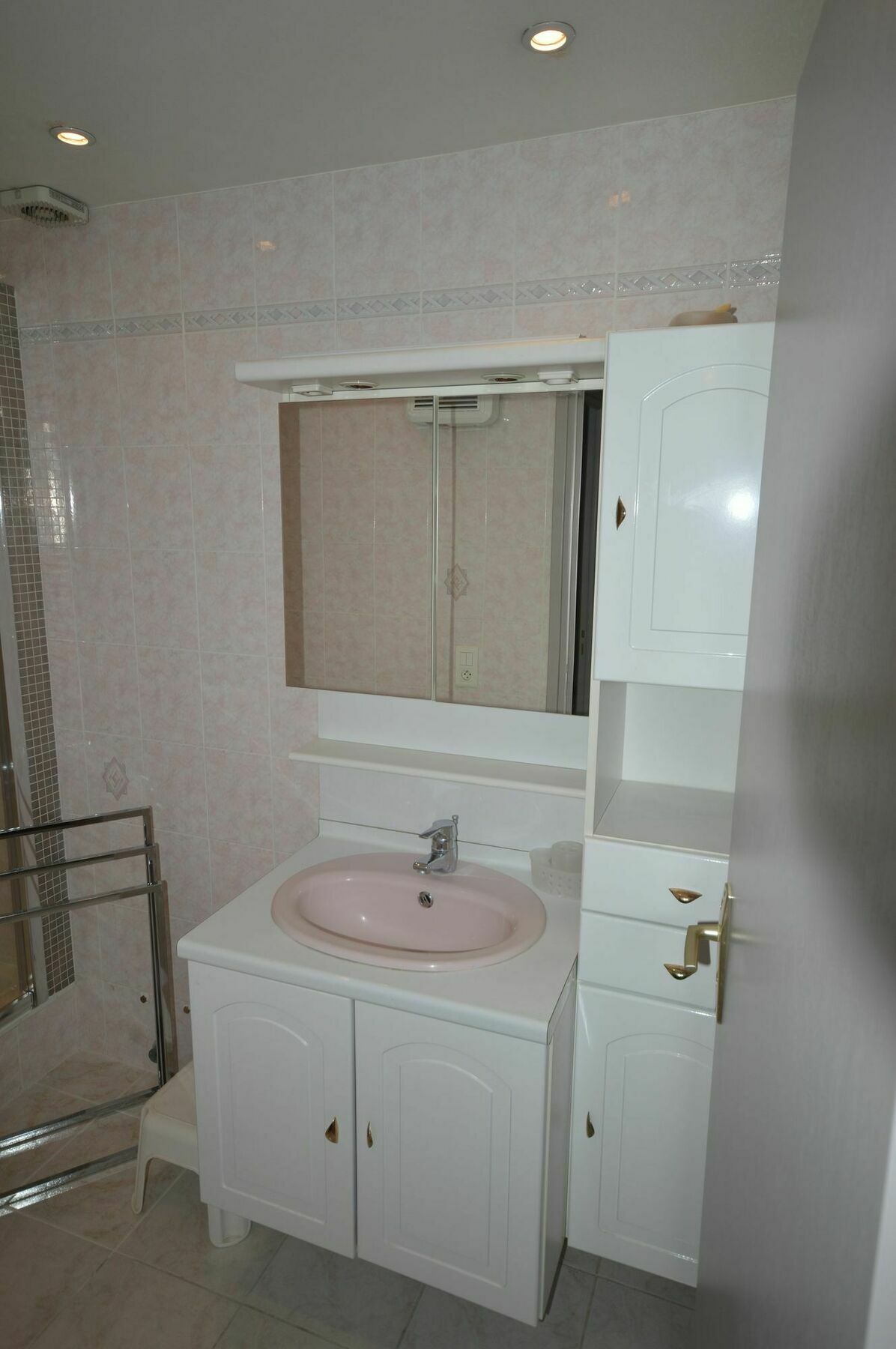 Good Value3 Bedrooms Apartment *